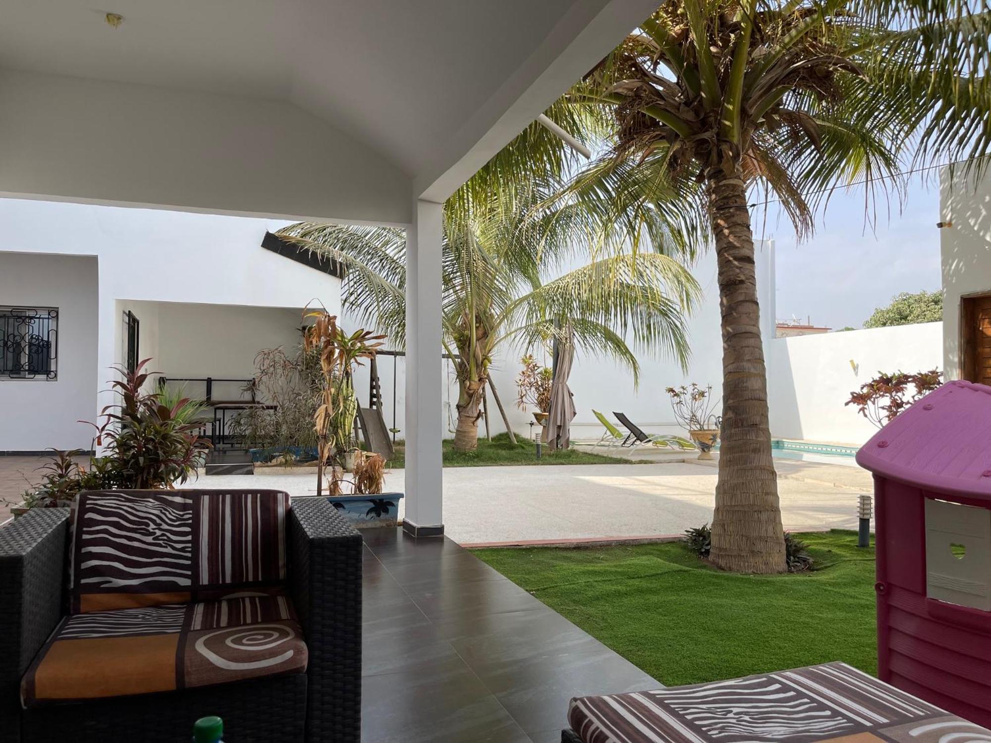 Saly - Villa Kage 6 Chambres -Clim-Wifi-Eau Chaude-Billard-Babyfoot-Ping Pong-Canal - Electricite Non Comprise Екстер'єр фото