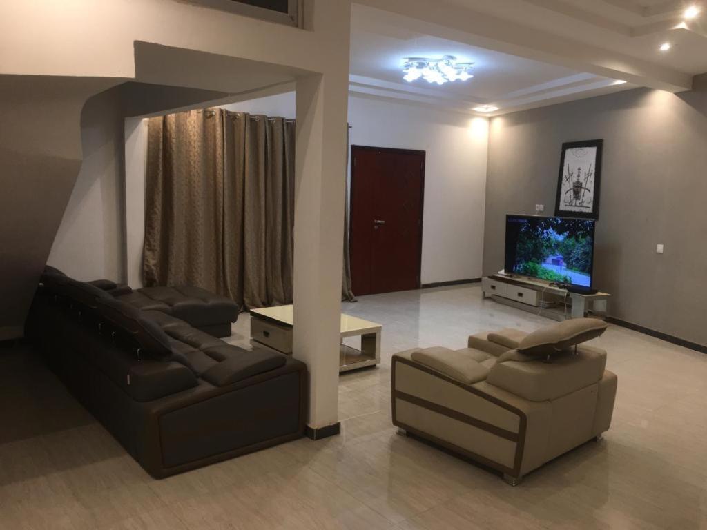 Saly - Villa Kage 6 Chambres -Clim-Wifi-Eau Chaude-Billard-Babyfoot-Ping Pong-Canal - Electricite Non Comprise Екстер'єр фото
