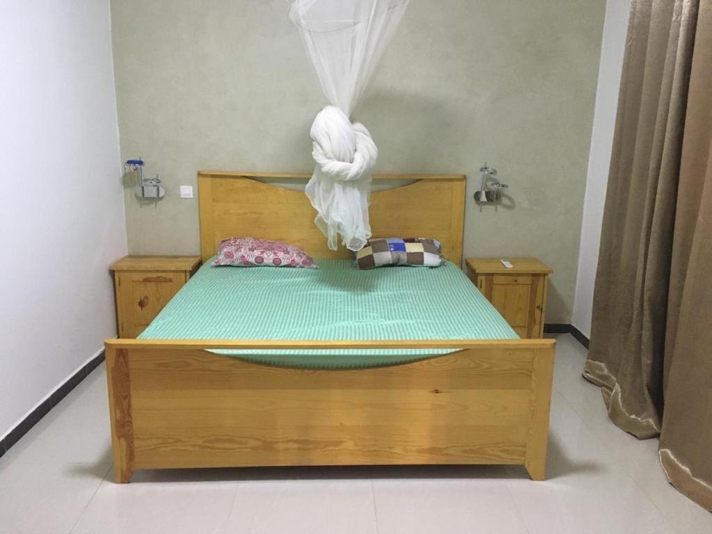 Saly - Villa Kage 6 Chambres -Clim-Wifi-Eau Chaude-Billard-Babyfoot-Ping Pong-Canal - Electricite Non Comprise Екстер'єр фото
