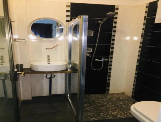 Saly - Villa Kage 6 Chambres -Clim-Wifi-Eau Chaude-Billard-Babyfoot-Ping Pong-Canal - Electricite Non Comprise Екстер'єр фото