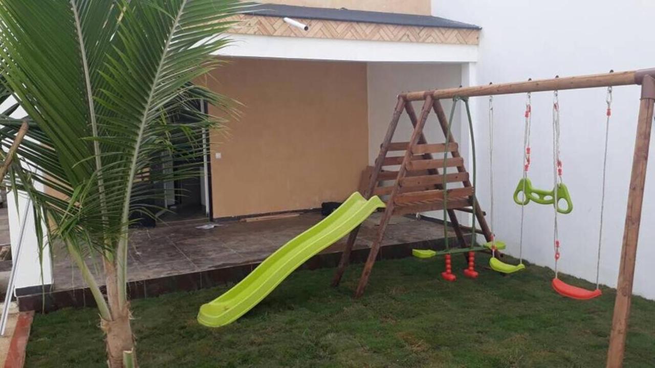 Saly - Villa Kage 6 Chambres -Clim-Wifi-Eau Chaude-Billard-Babyfoot-Ping Pong-Canal - Electricite Non Comprise Екстер'єр фото