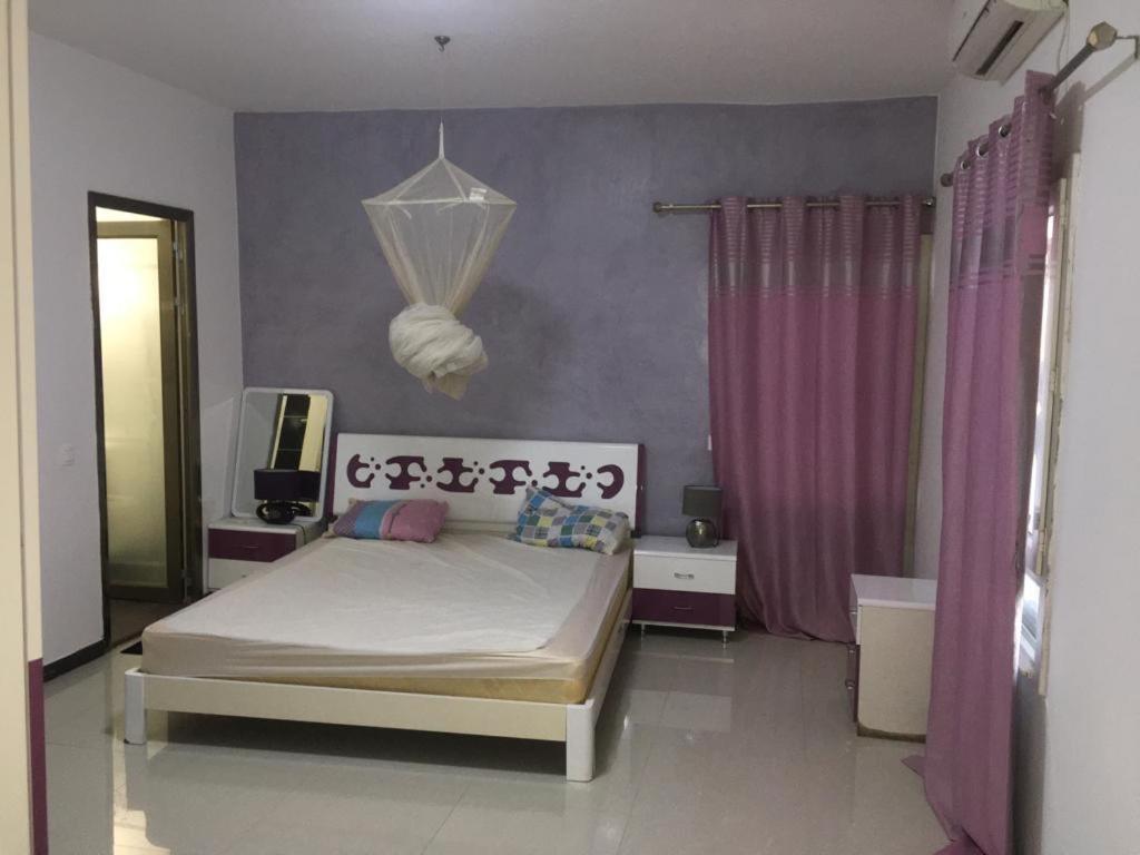 Saly - Villa Kage 6 Chambres -Clim-Wifi-Eau Chaude-Billard-Babyfoot-Ping Pong-Canal - Electricite Non Comprise Екстер'єр фото